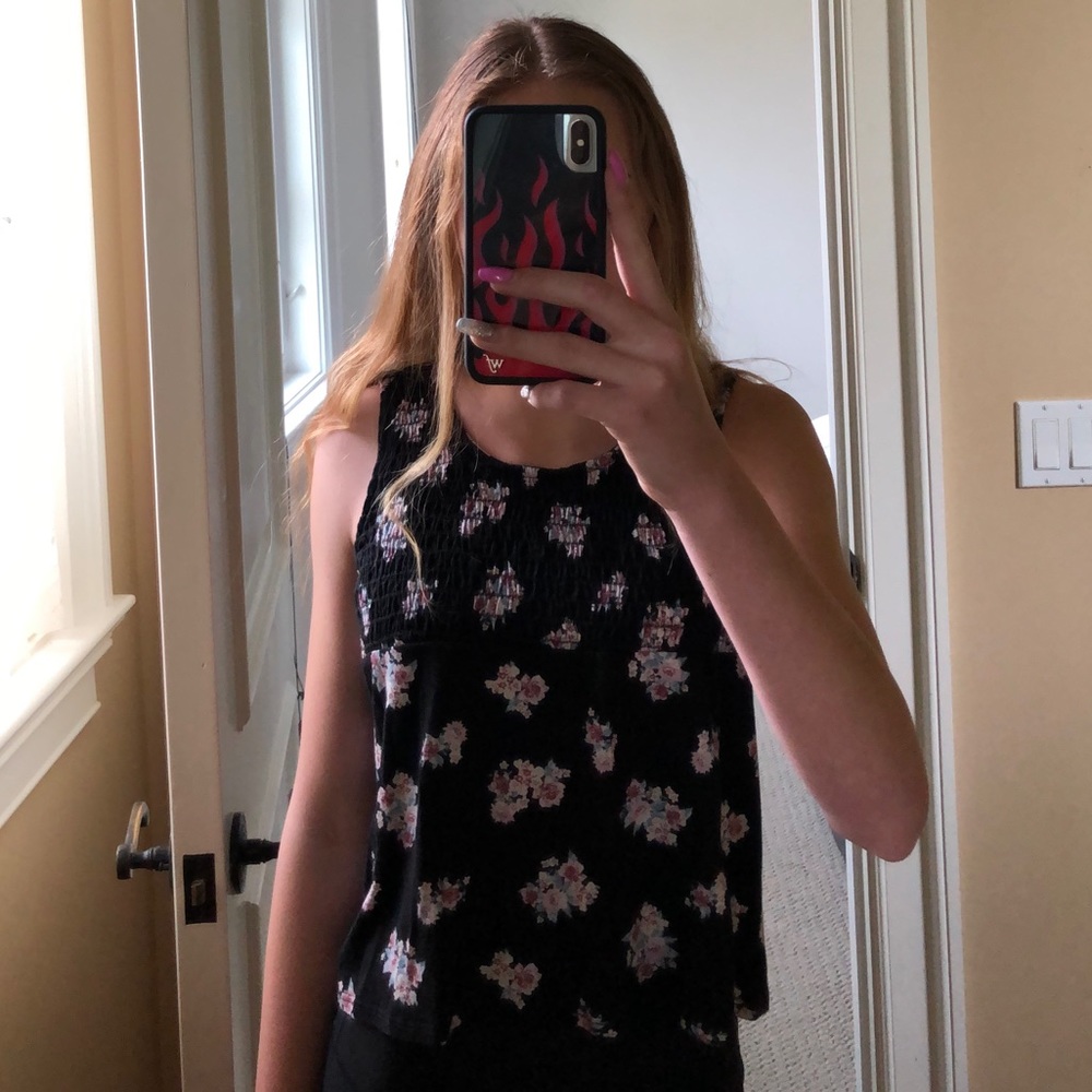 White fawn floral tank top 💗